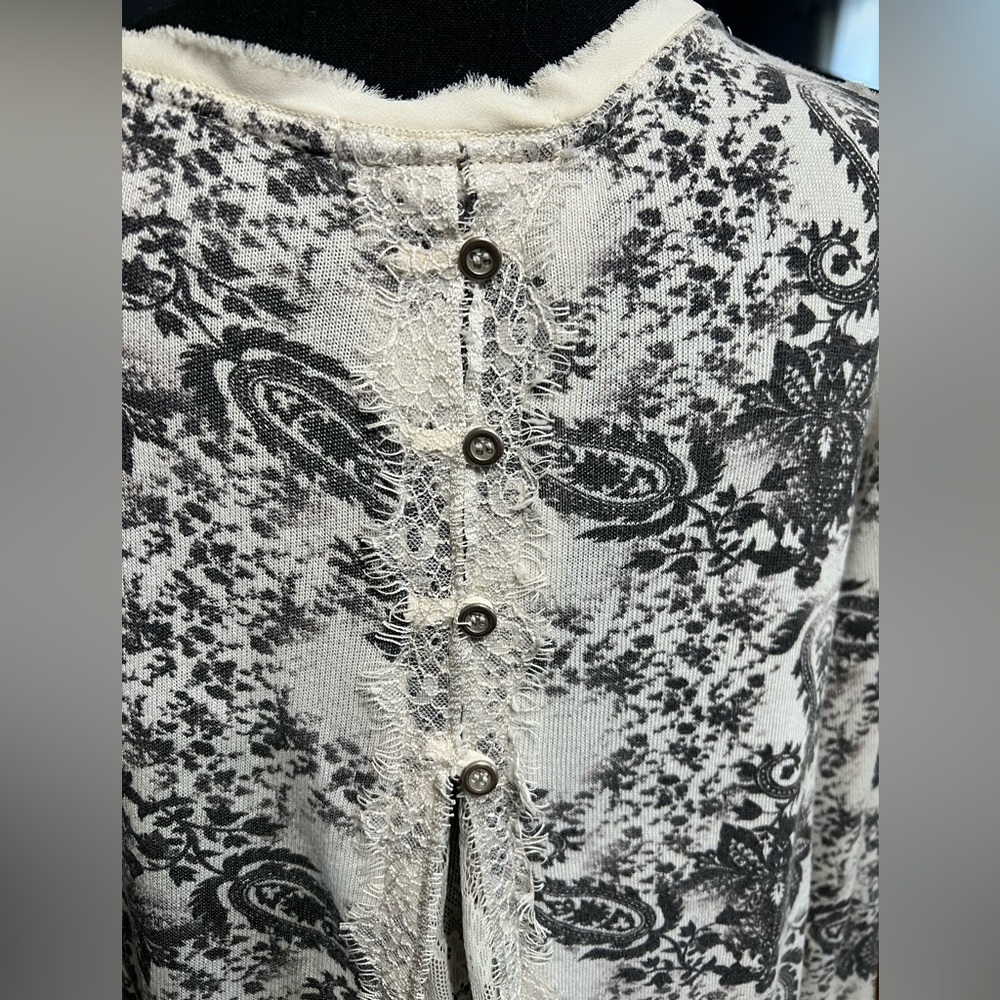 Rewind Black and White Floral Long Sleeve Tunic Top EUC - Picture 4 of 8